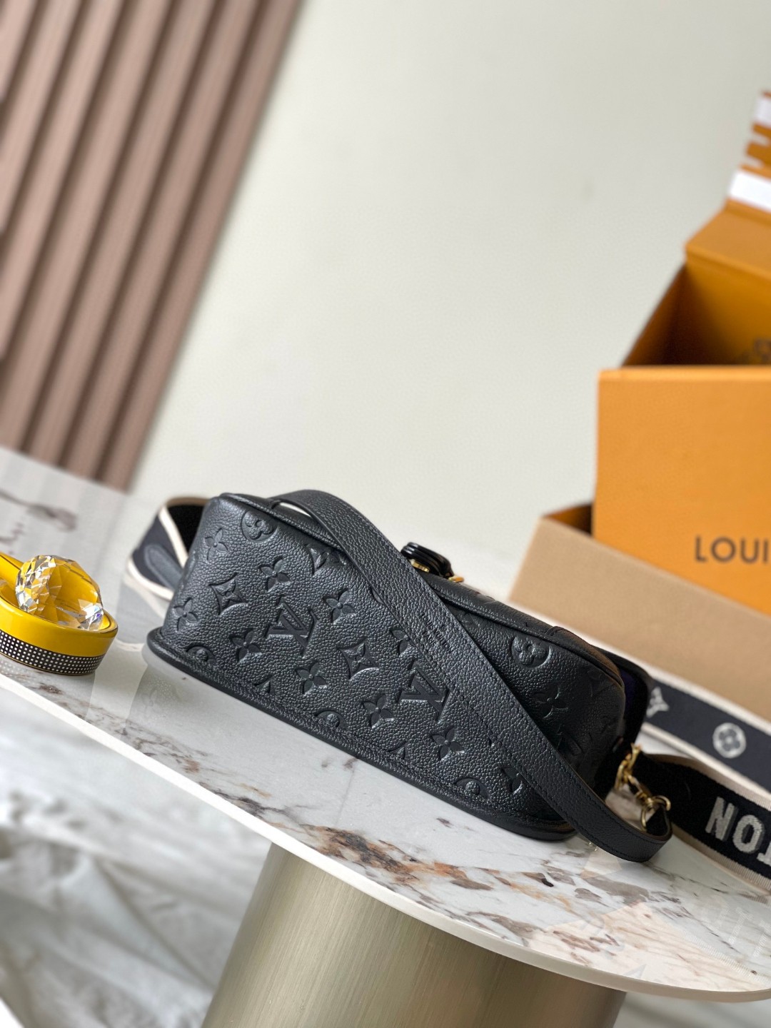 Louis vuitton M46386 Diane black LV1