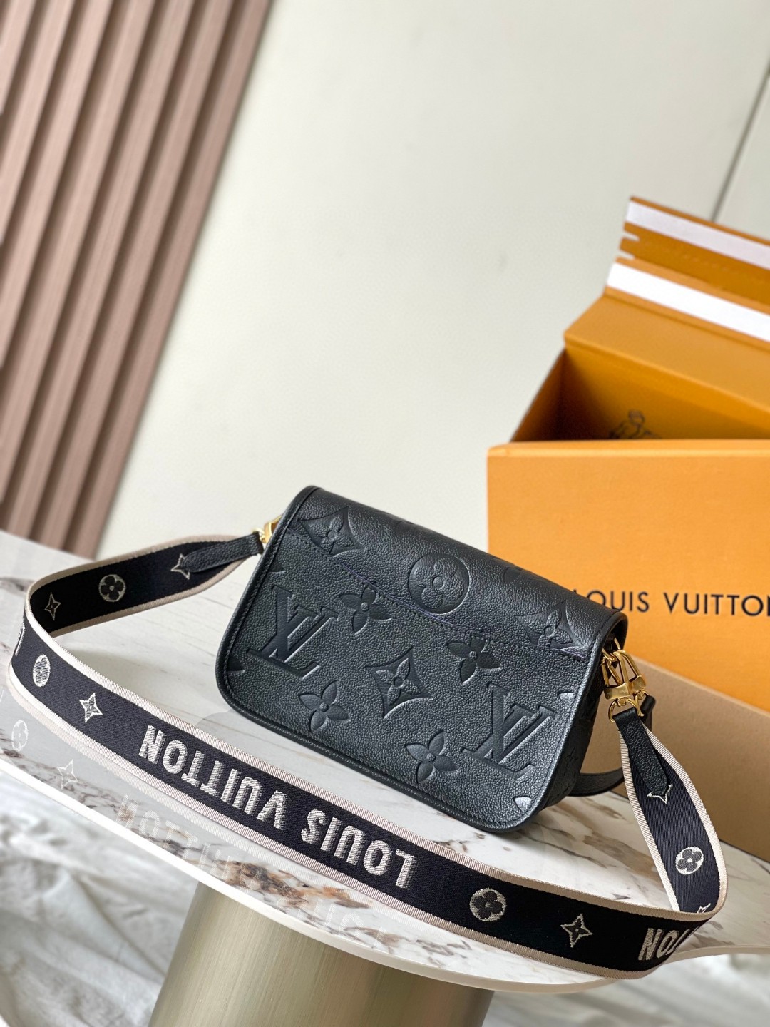 Louis vuitton M46386 Diane black LV1