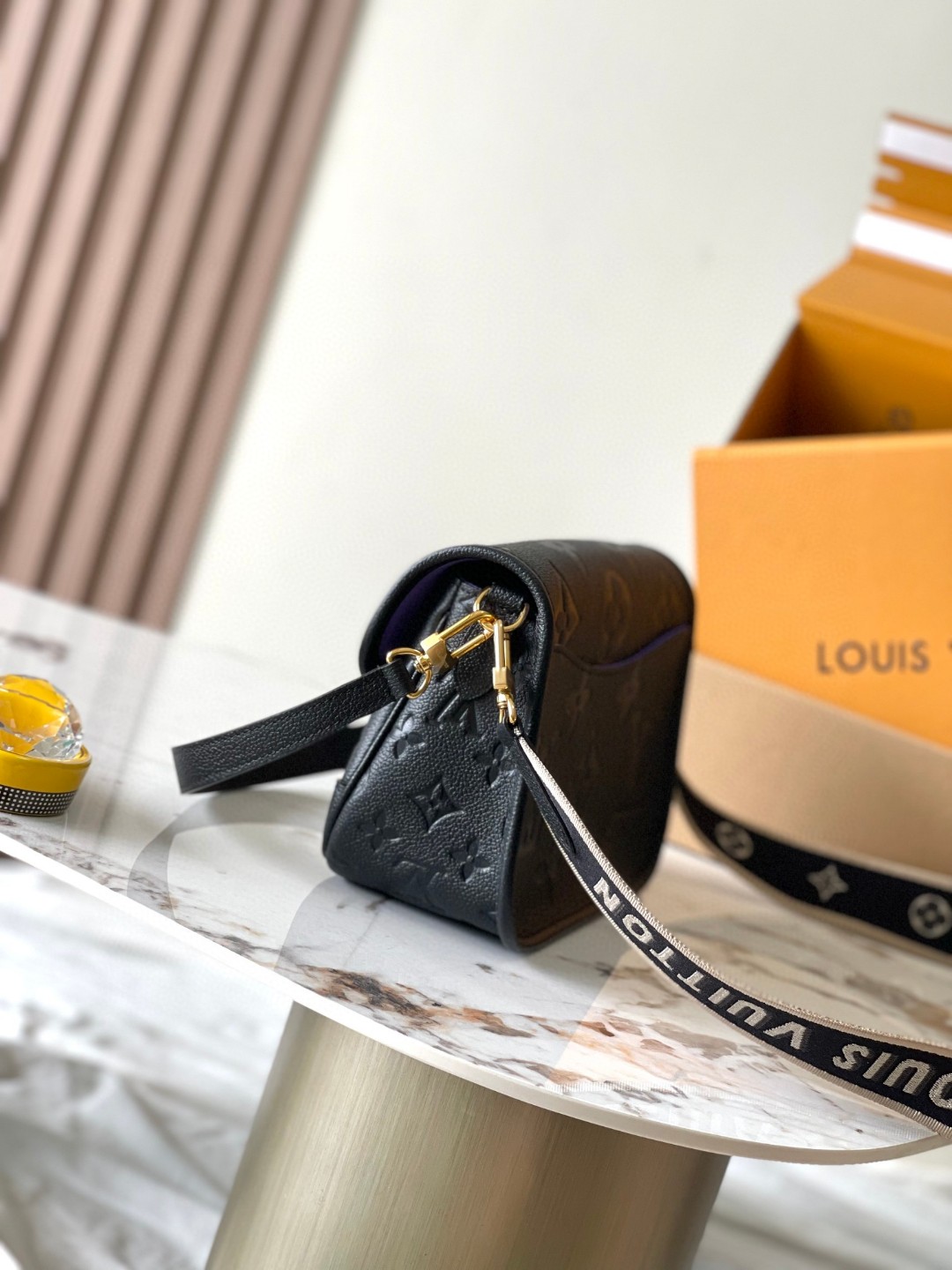 Louis vuitton M46386 Diane black LV1
