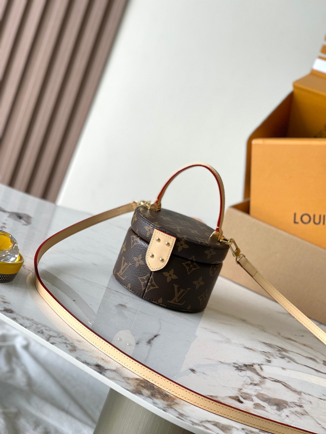 Louis Vuitton M46933 Scott Lv1