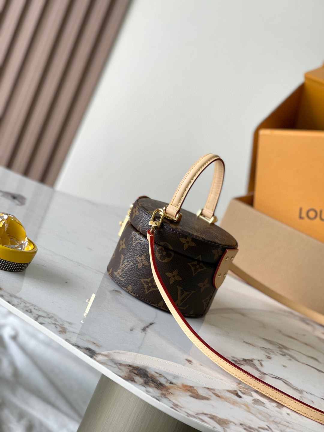 Louis Vuitton M46933 Scott Lv1