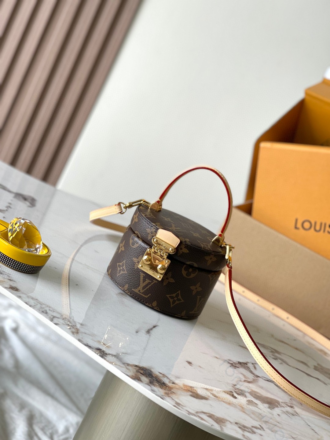 Louis Vuitton M46933 Scott Lv1