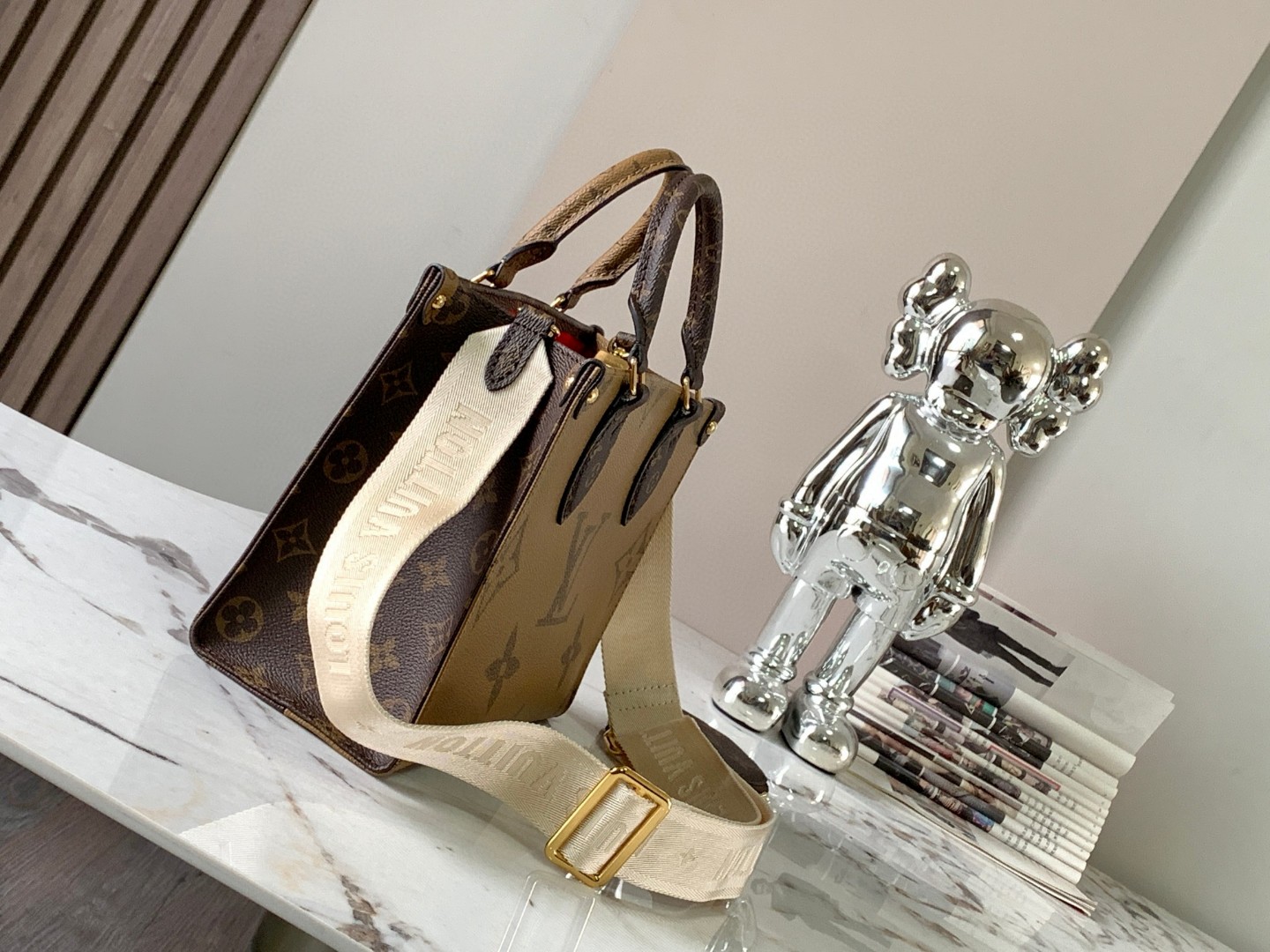 Louis Vuitton M46373 OnTheGo PM Tote Bag