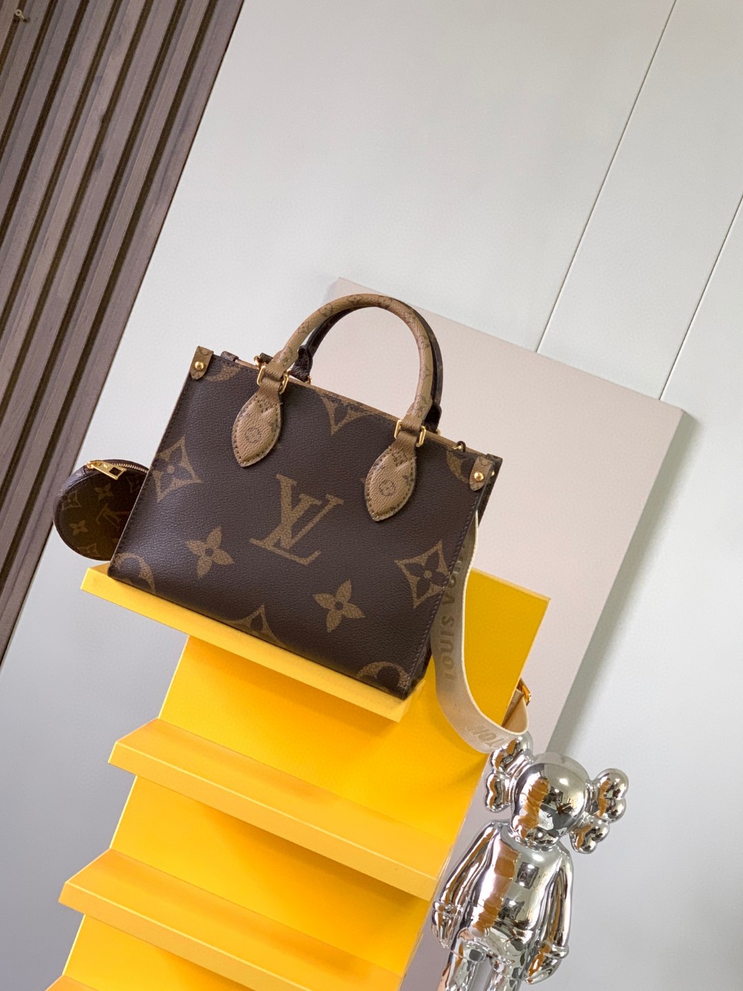 Louis Vuitton M46373 OnTheGo PM Tote Bag