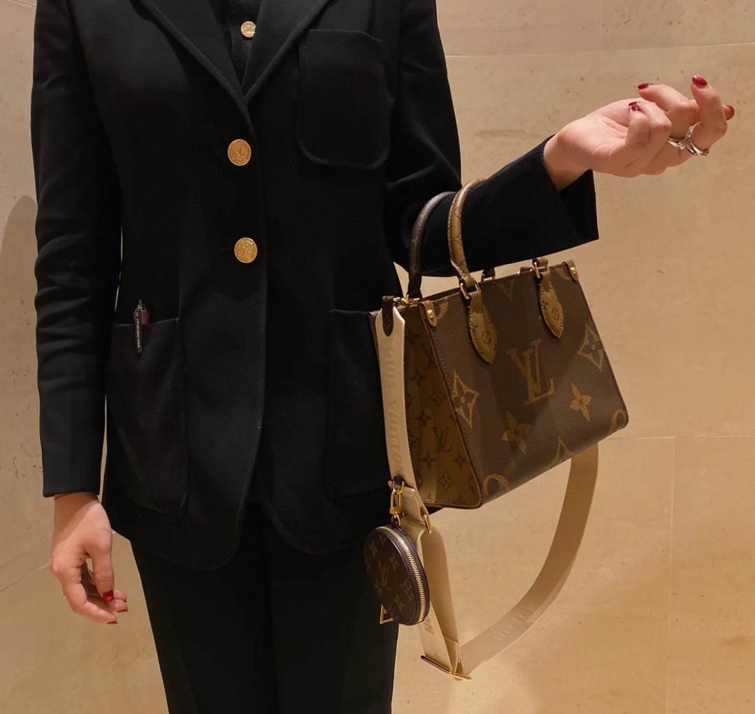 Louis Vuitton M46373 OnTheGo PM Tote Bag