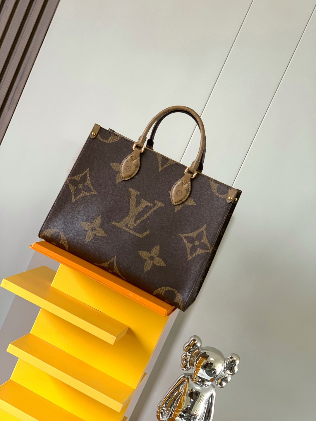 Louis Vuitton M45039 OnTheGo MM Tote Bag