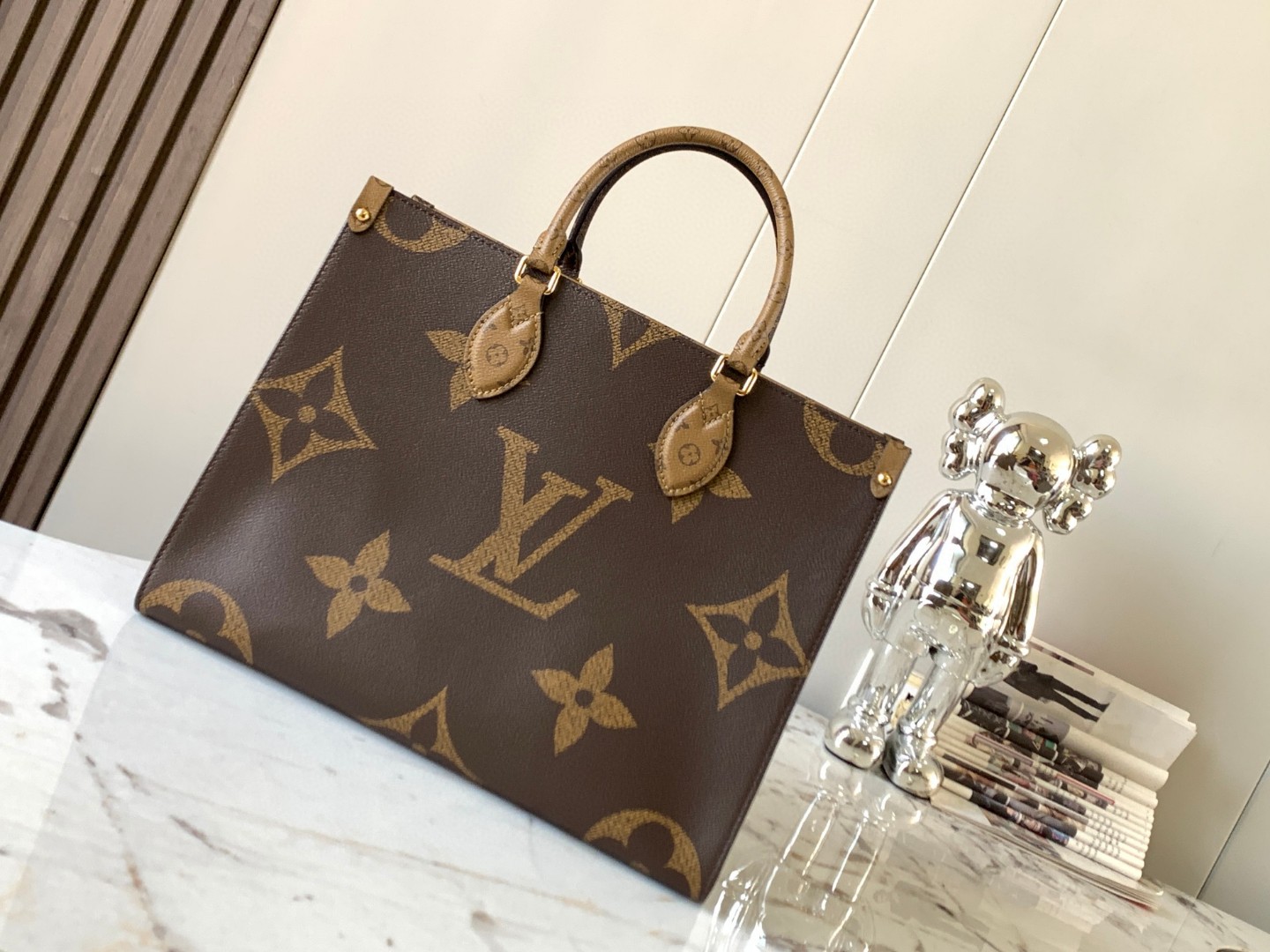 Louis Vuitton M45321 OnTheGo MM Bag