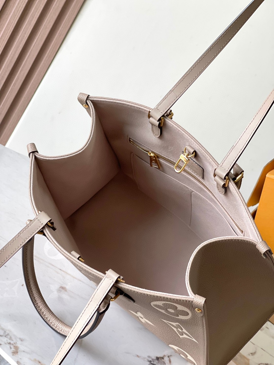 Louis Vuitton M45494 OnTheGo MM