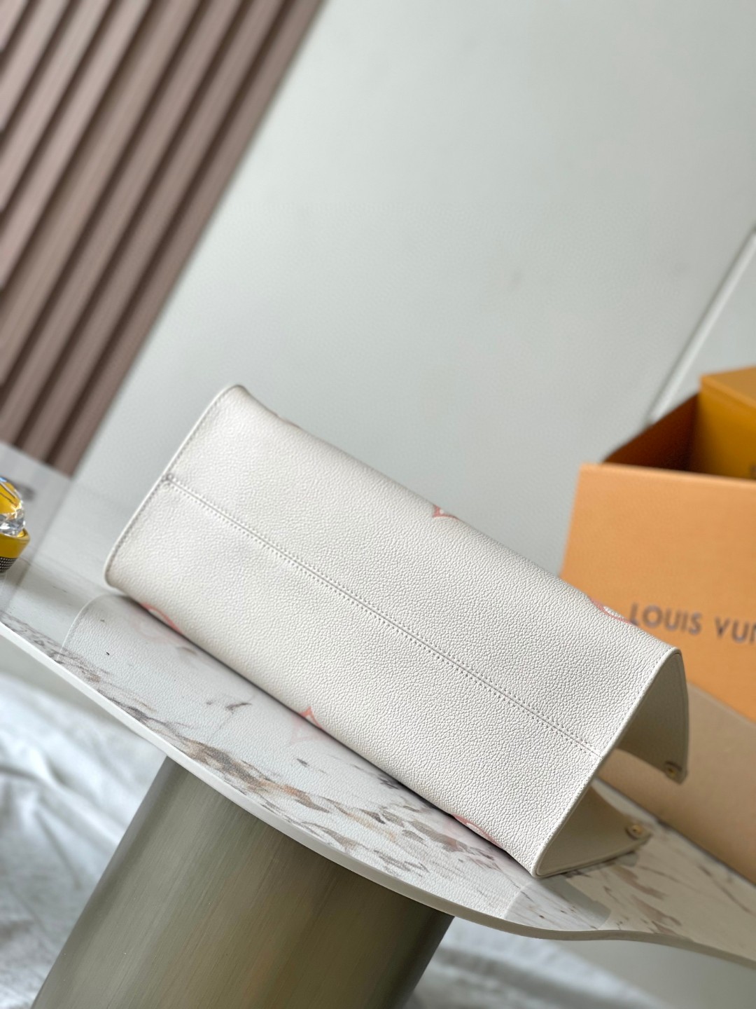 Louis Vuitton M21575 OnTheGo MM