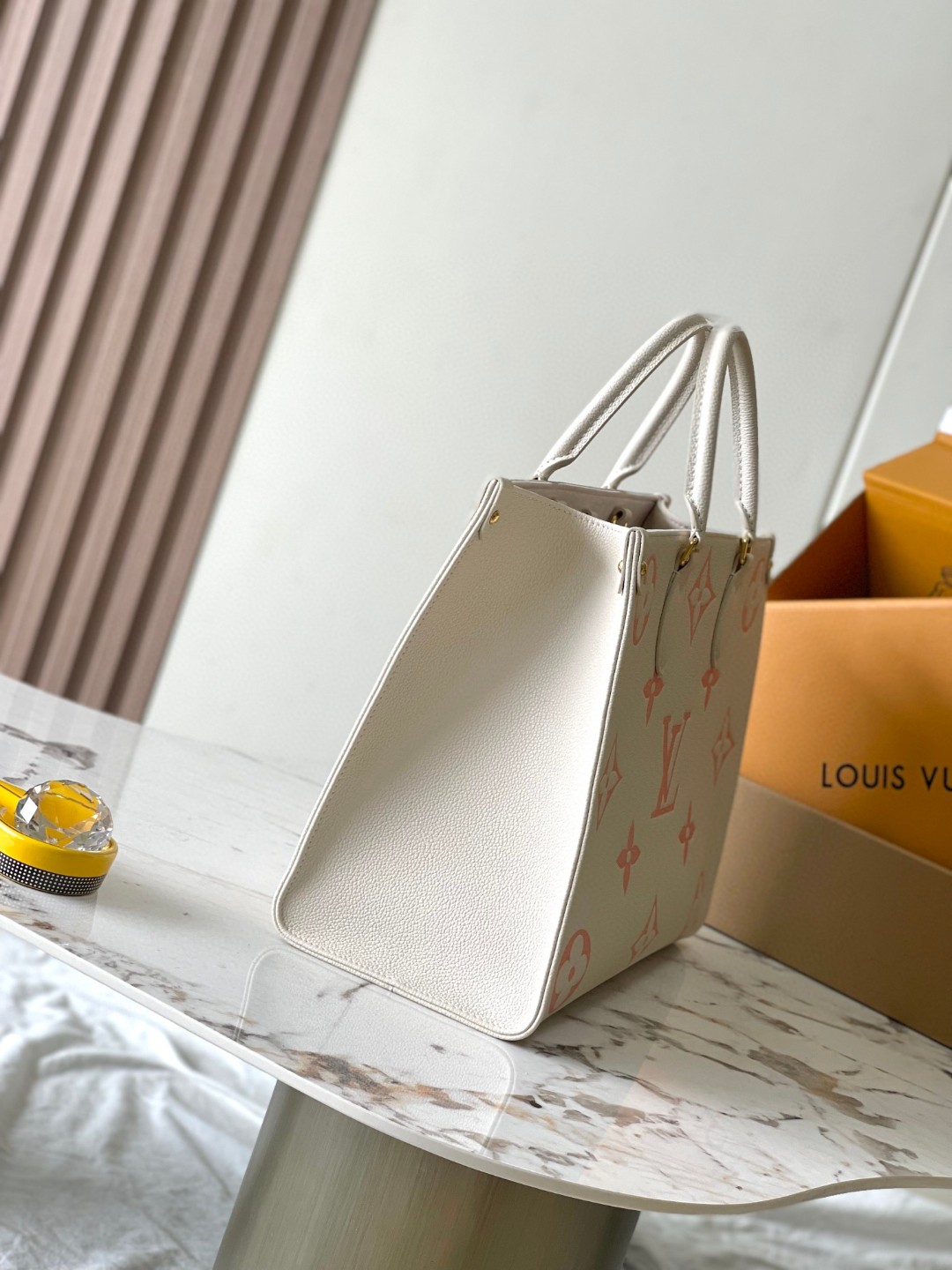Louis Vuitton M21575 OnTheGo MM
