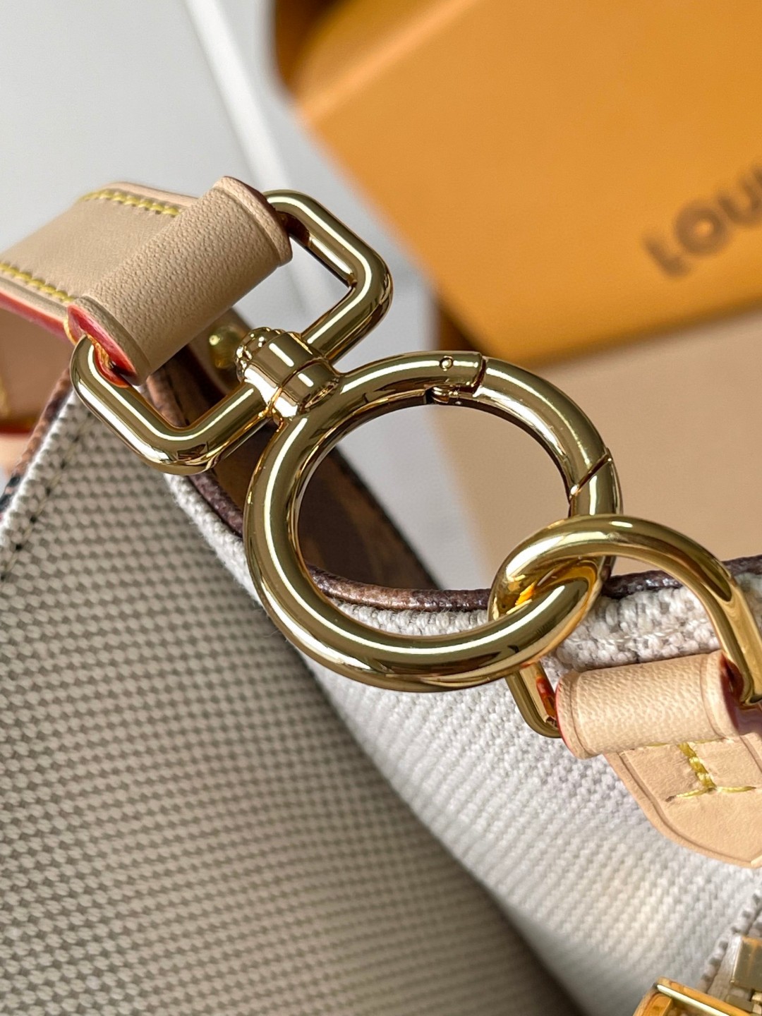 Louis Vuitton M47147 OnTheGo Voyage