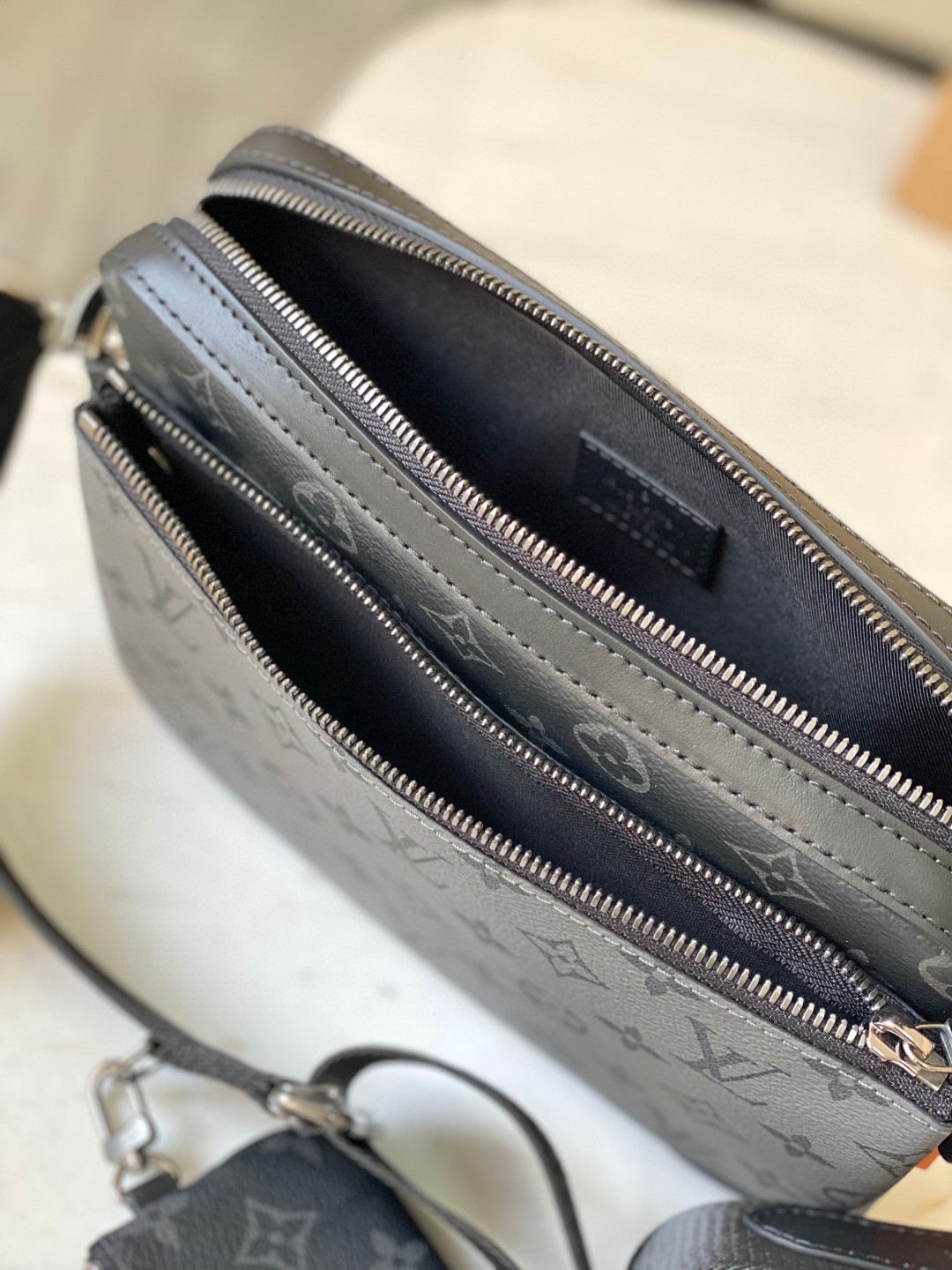 Louis Vuitton M69443 Trio Messenger