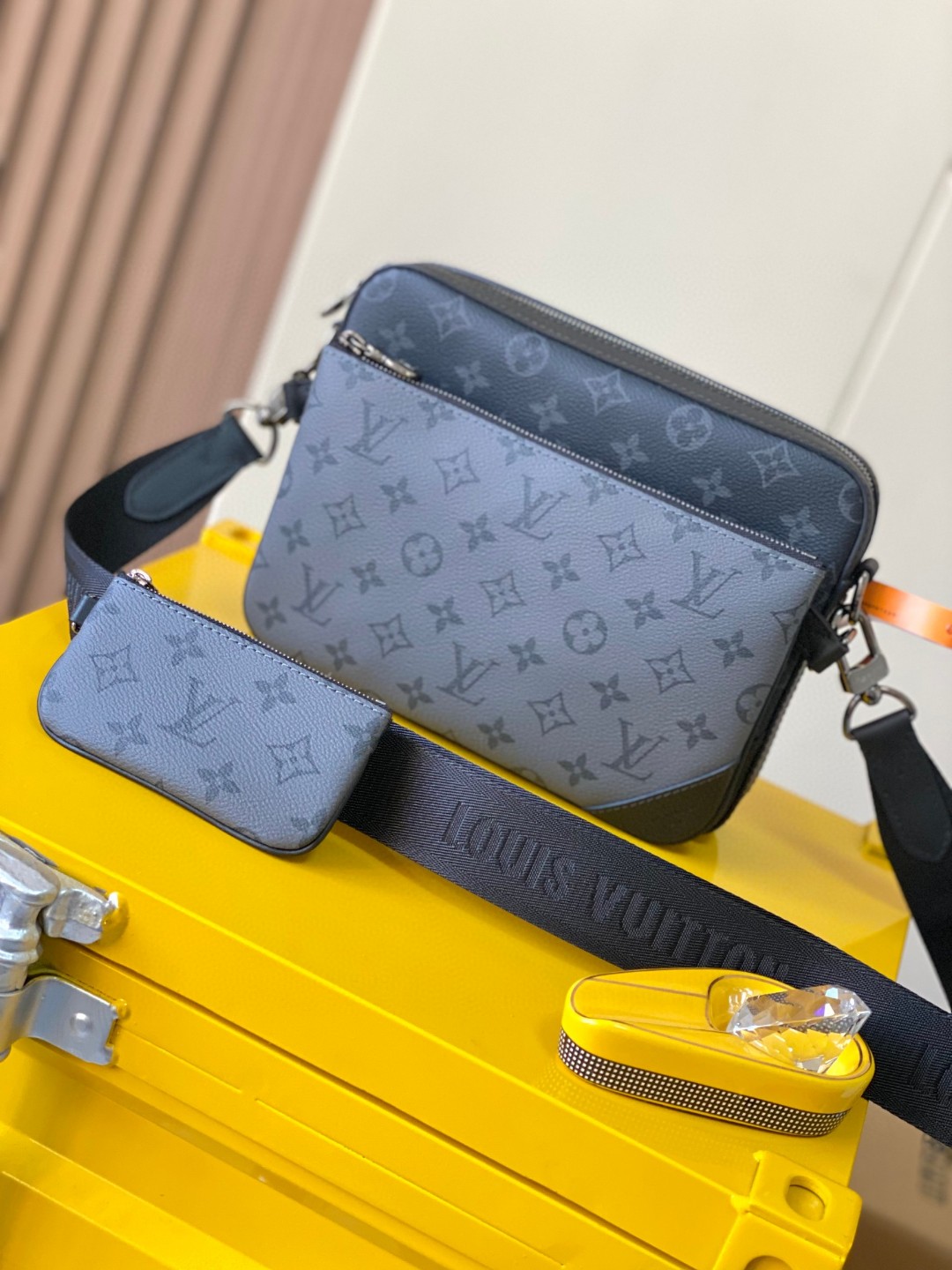 Louis Vuitton M69443 Trio Messenger