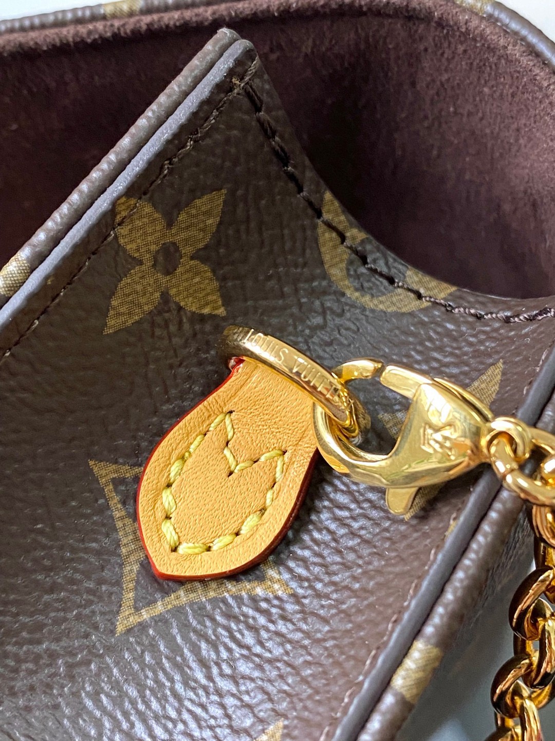 Louis Vuitton M82509 Wallet On Chain Lily