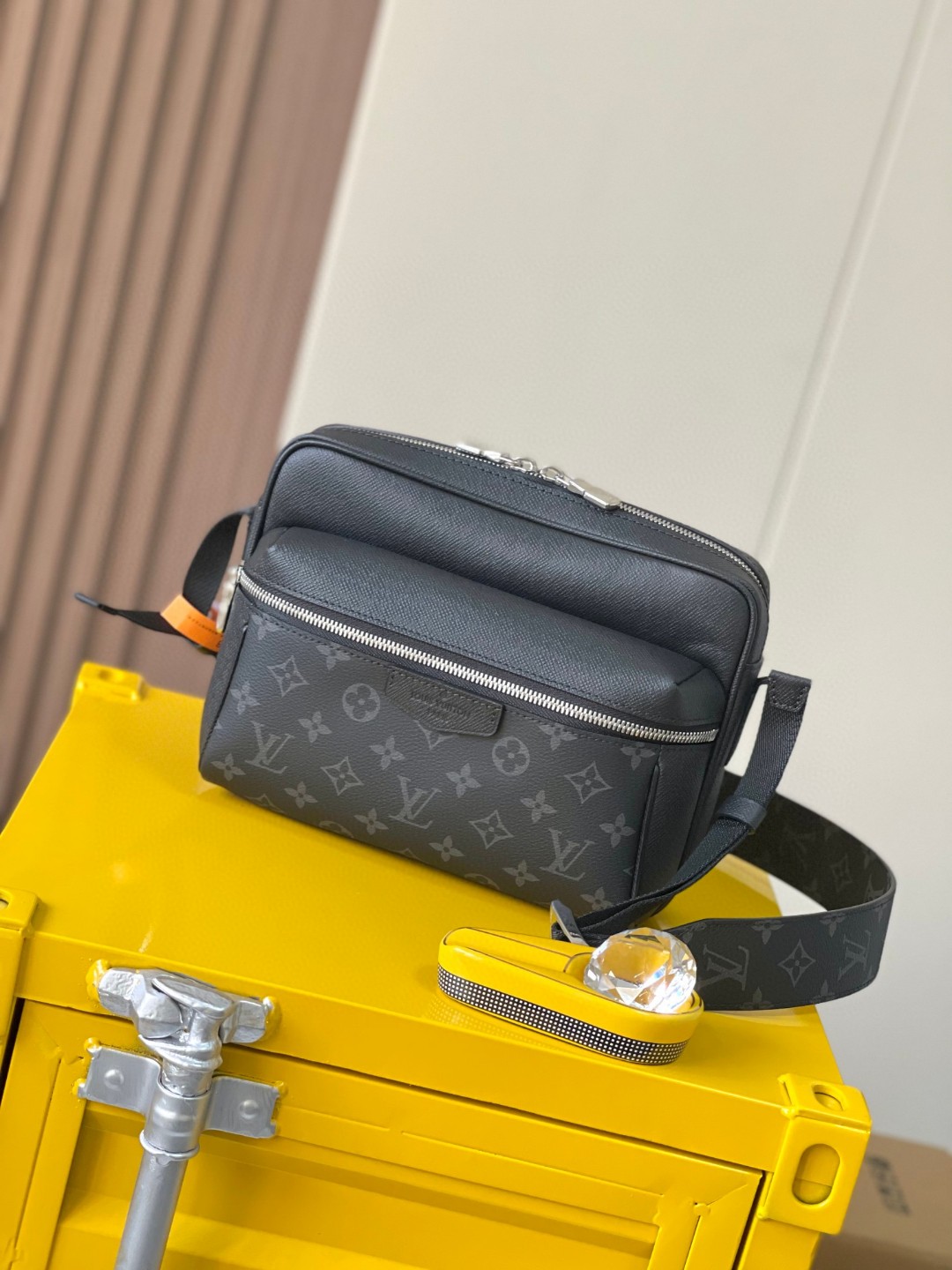 Louis Vuitton M30233 Outdoor Messenger