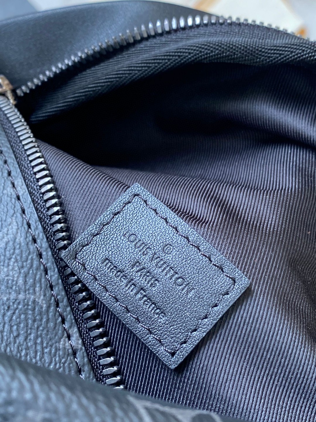 Louis Vuitton M46035 Discovery PM Bumbag