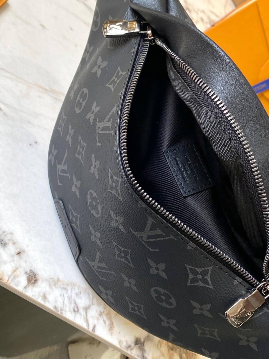 Louis Vuitton M46035 Discovery PM Bumbag