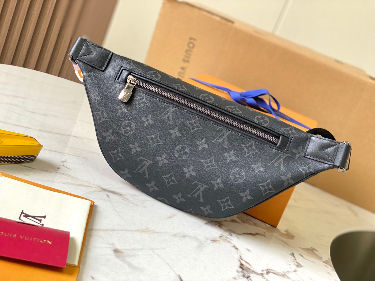 Louis Vuitton M46035 Discovery PM Bumbag