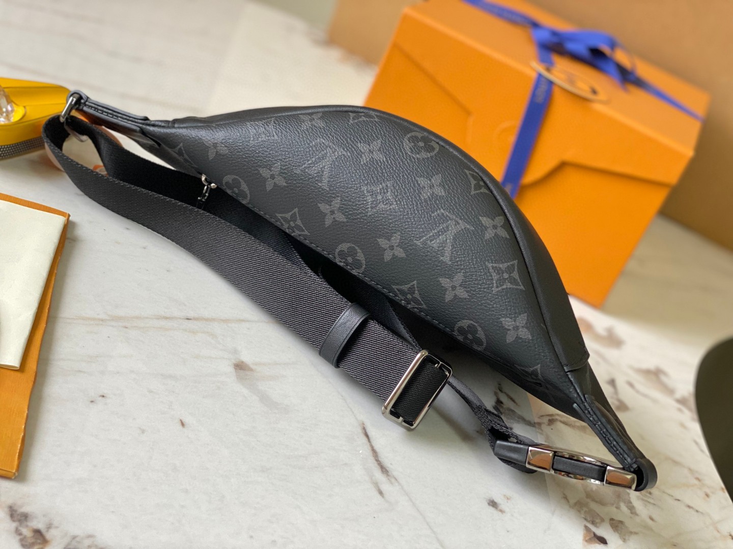 Louis Vuitton M46035 Discovery PM Bumbag