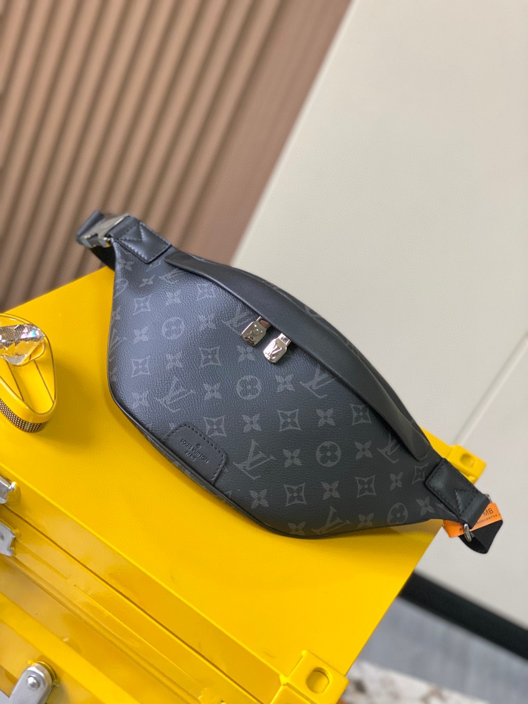 Louis Vuitton M46035 Discovery PM Bumbag
