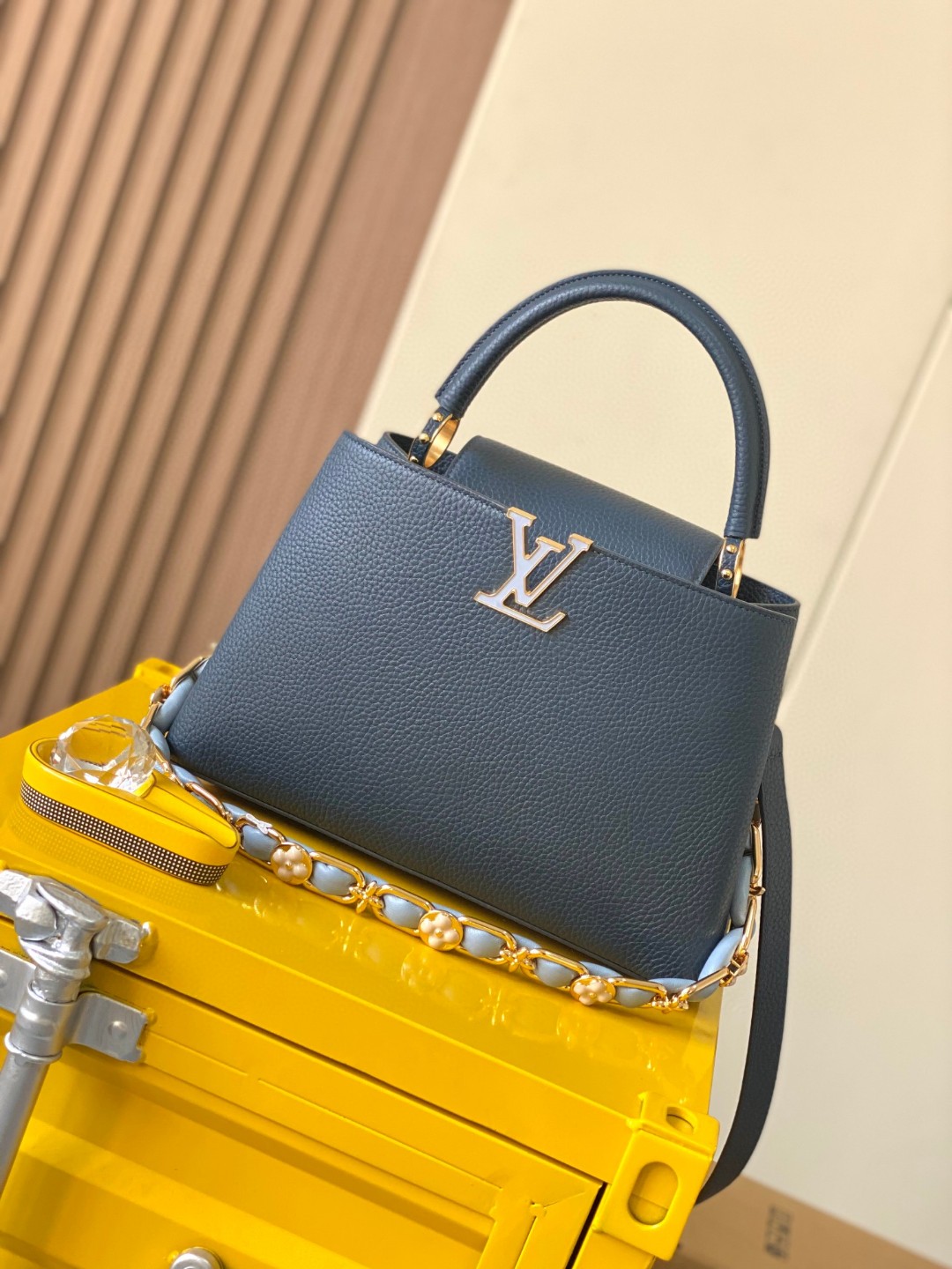 Louis Vuitton M23199 Capucines MM