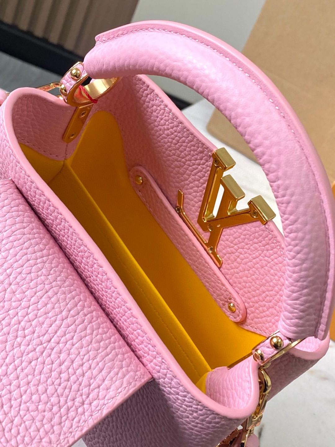 Louis Vuitton M23363 Capucines Mini