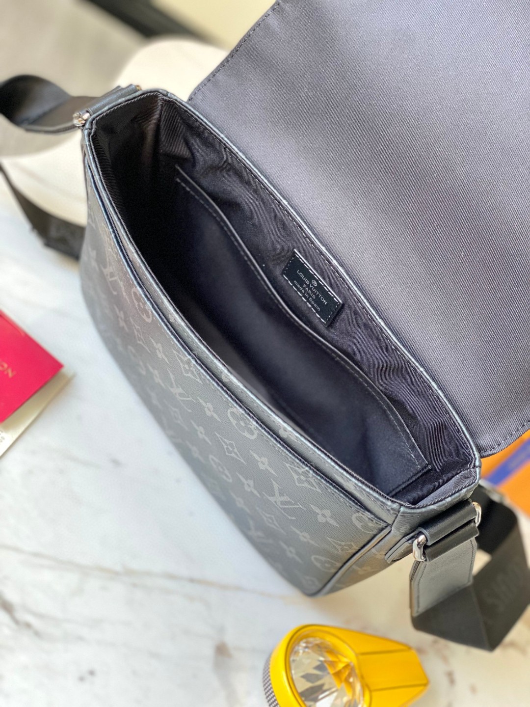 Louis Vuitton M46255 District PM Messenger Bag