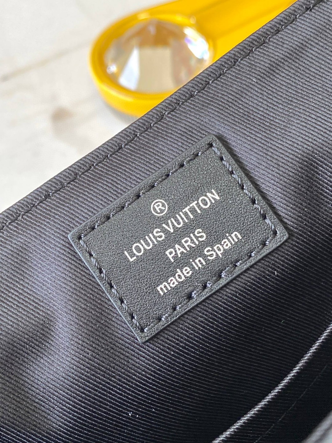 Louis Vuitton M46255 District PM Messenger Bag