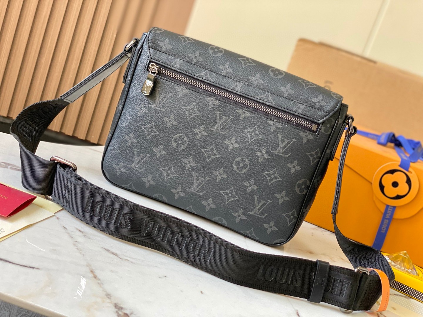 Louis Vuitton M46255 District PM Messenger Bag