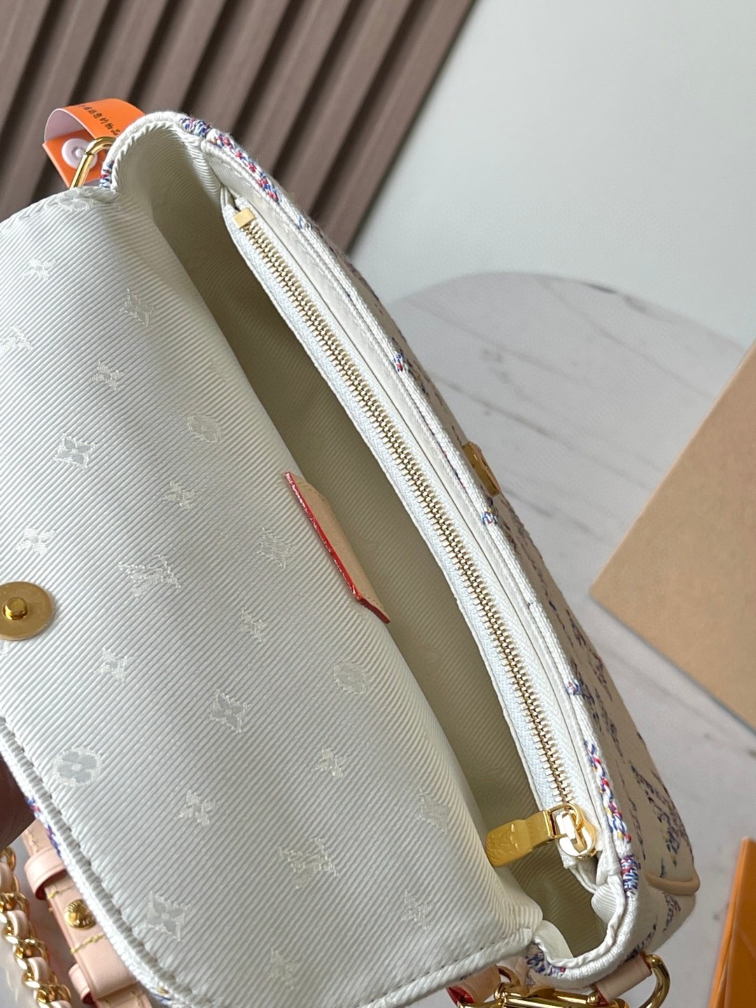 Louis Vuitton M83499 Wallet on Chain Ivy