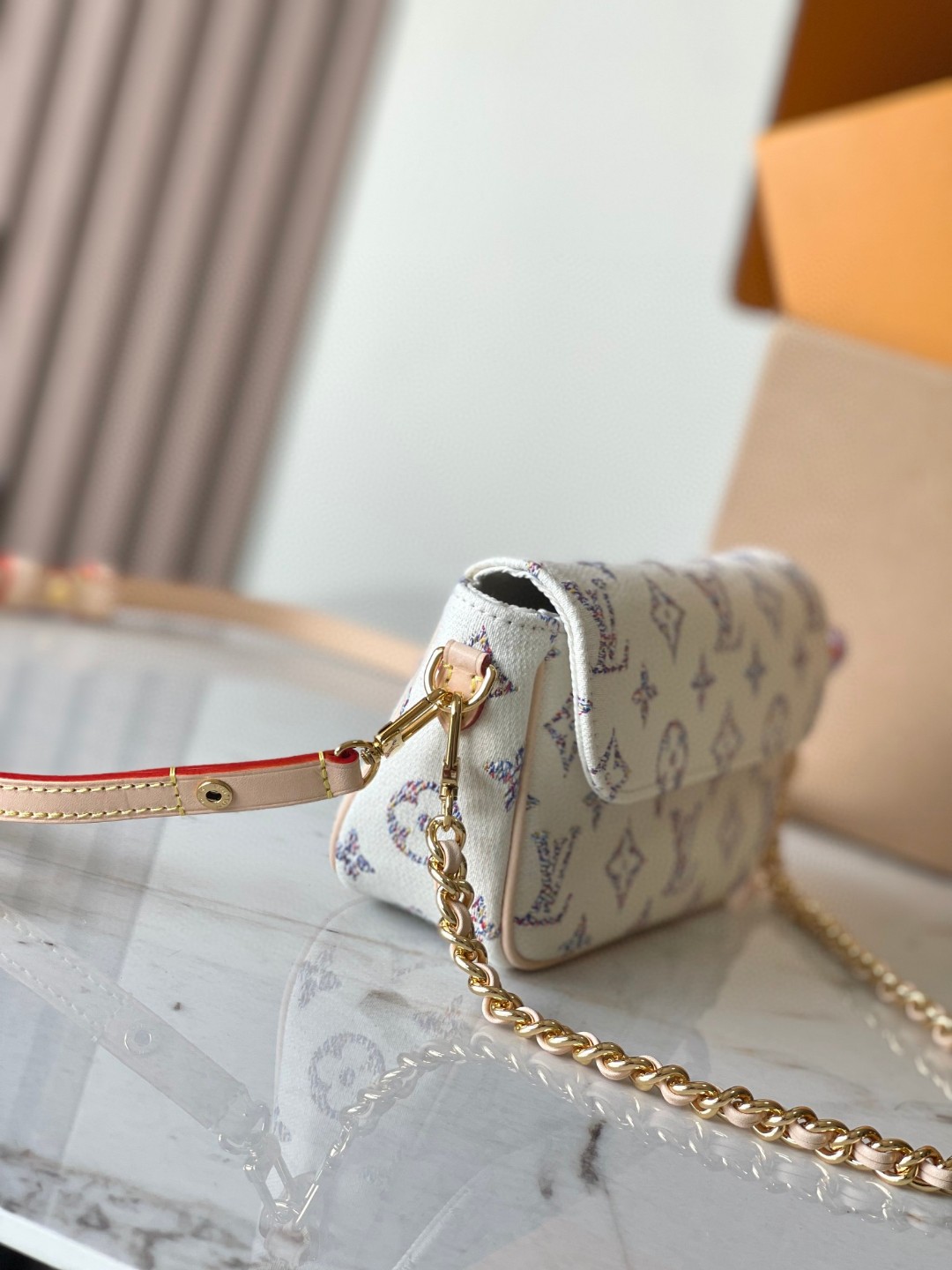 Louis Vuitton M83499 Wallet on Chain Ivy