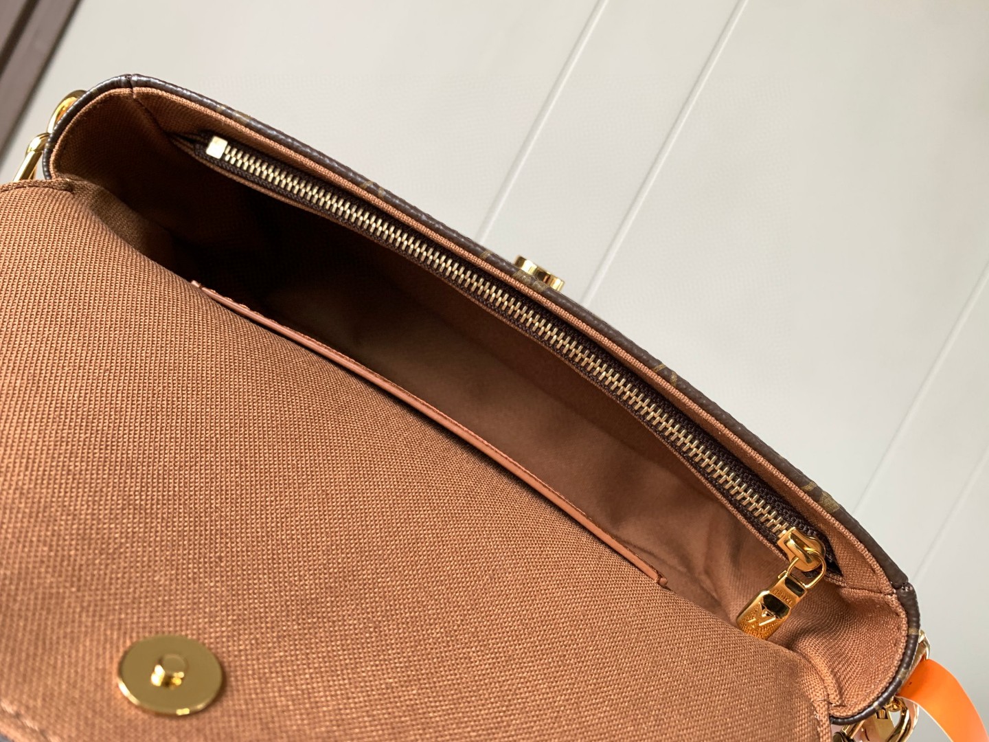 Louis Vuitton M81911 Ivy Wallet On Chain Bag