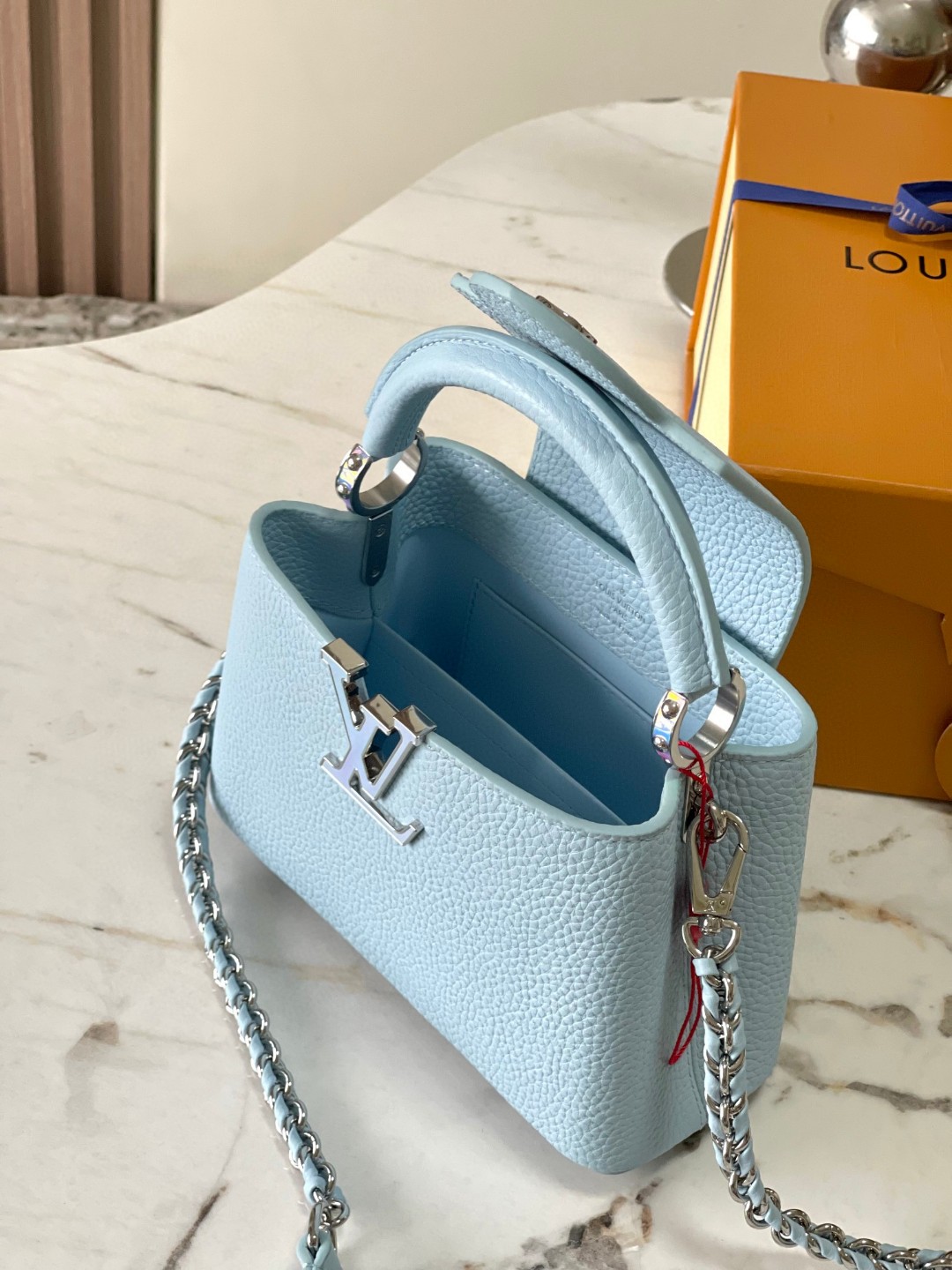 Louis Vuitton M23289 Capucines Mini
