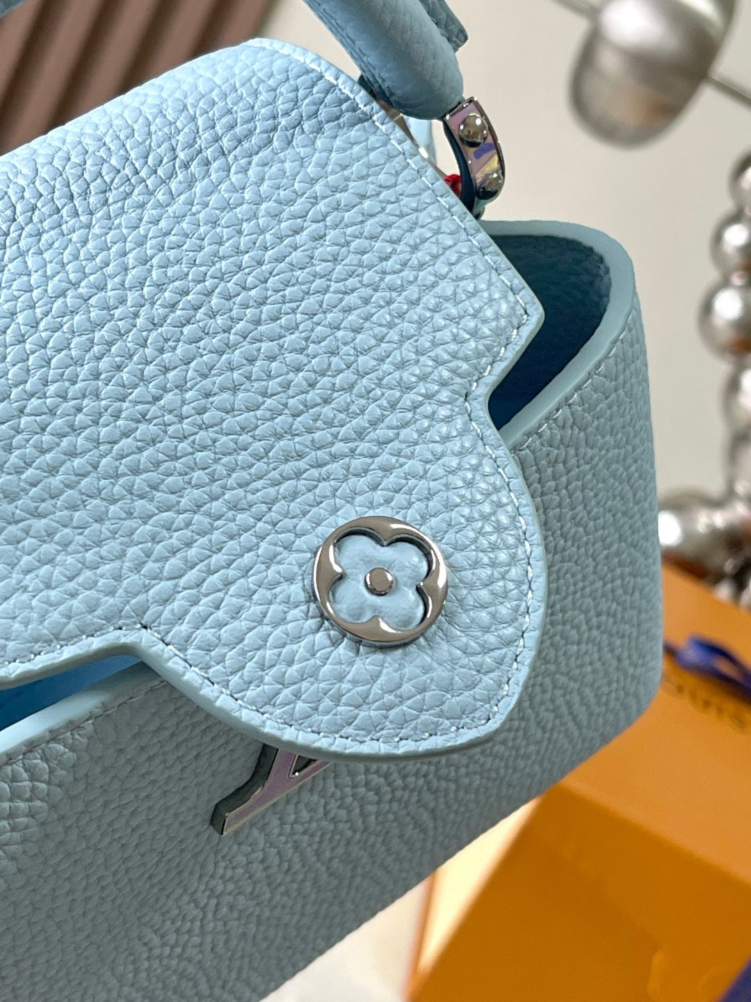 Louis Vuitton M23289 Capucines Mini