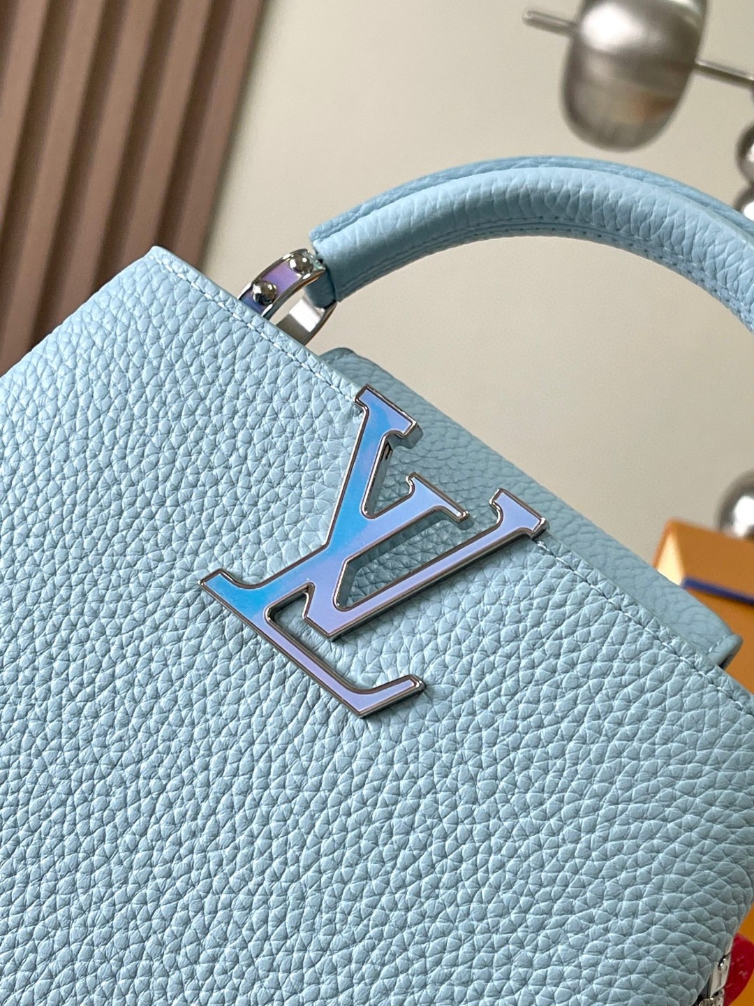 Louis Vuitton M23289 Capucines Mini