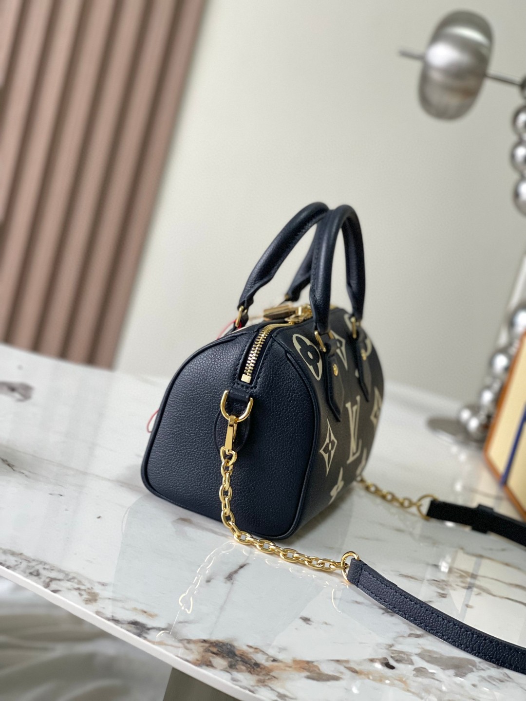 Louis Vuitton M47048 Speedy Bandoulière 20 navy blue