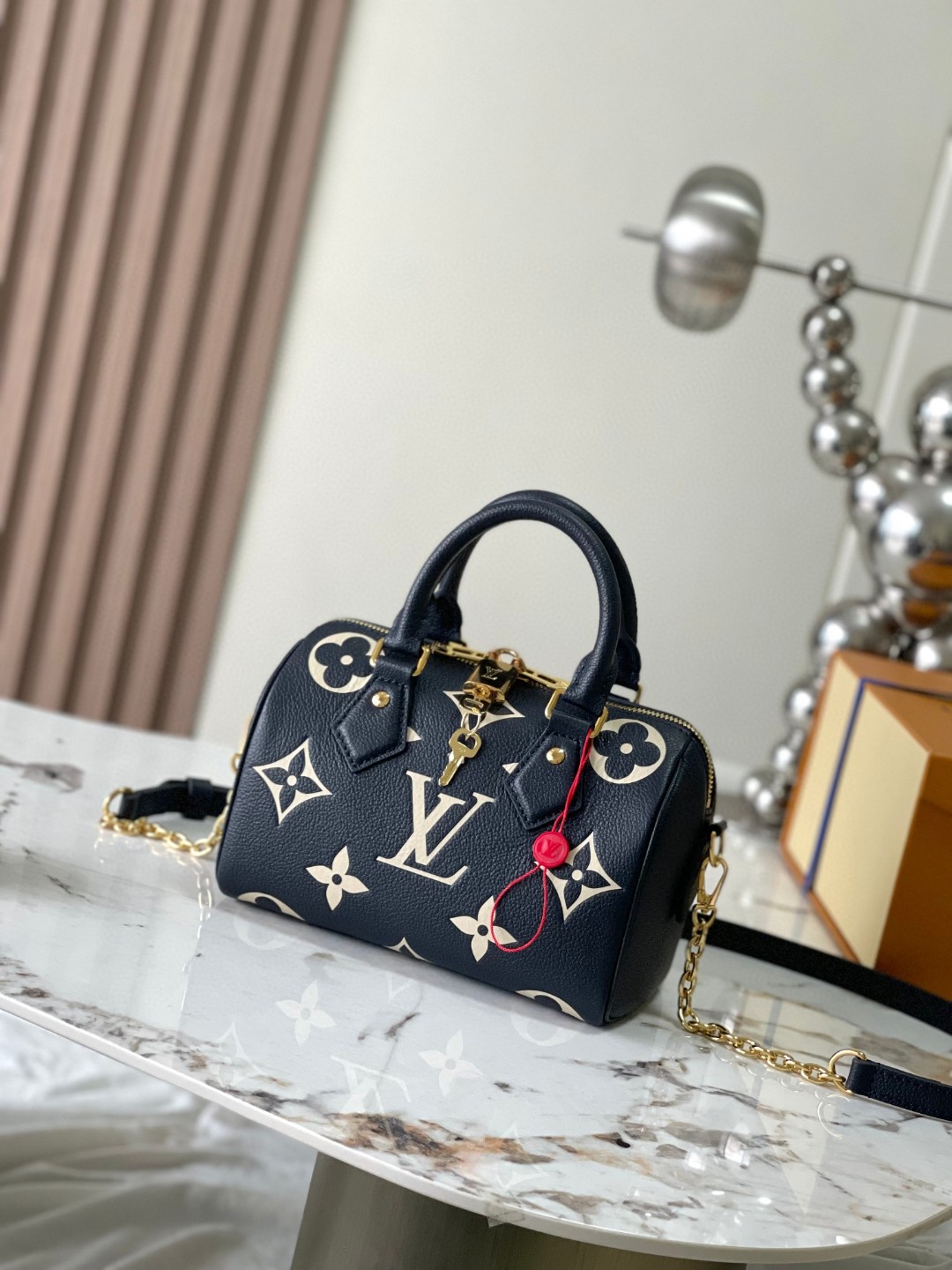 Louis Vuitton M47048 Speedy Bandoulière 20 navy blue