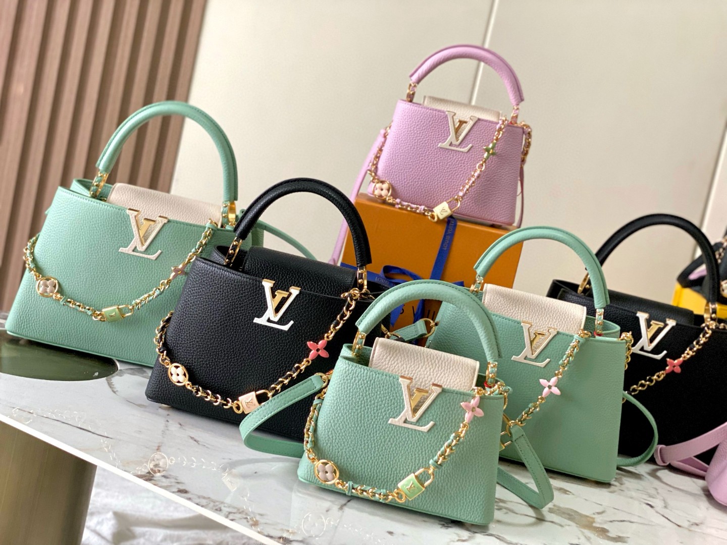 Louis Vuitton M23951 Capucines Mini