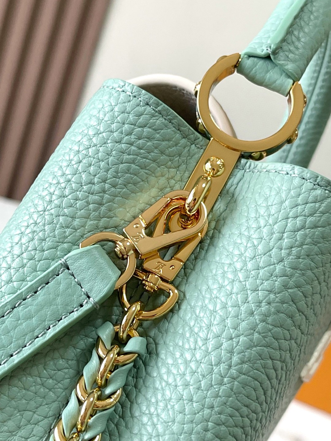 Louis Vuitton M23951 Capucines Mini