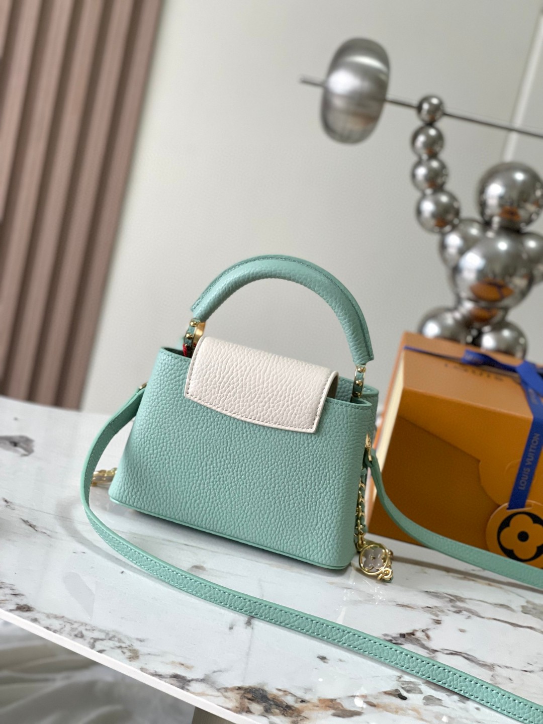 Louis Vuitton M23951 Capucines Mini