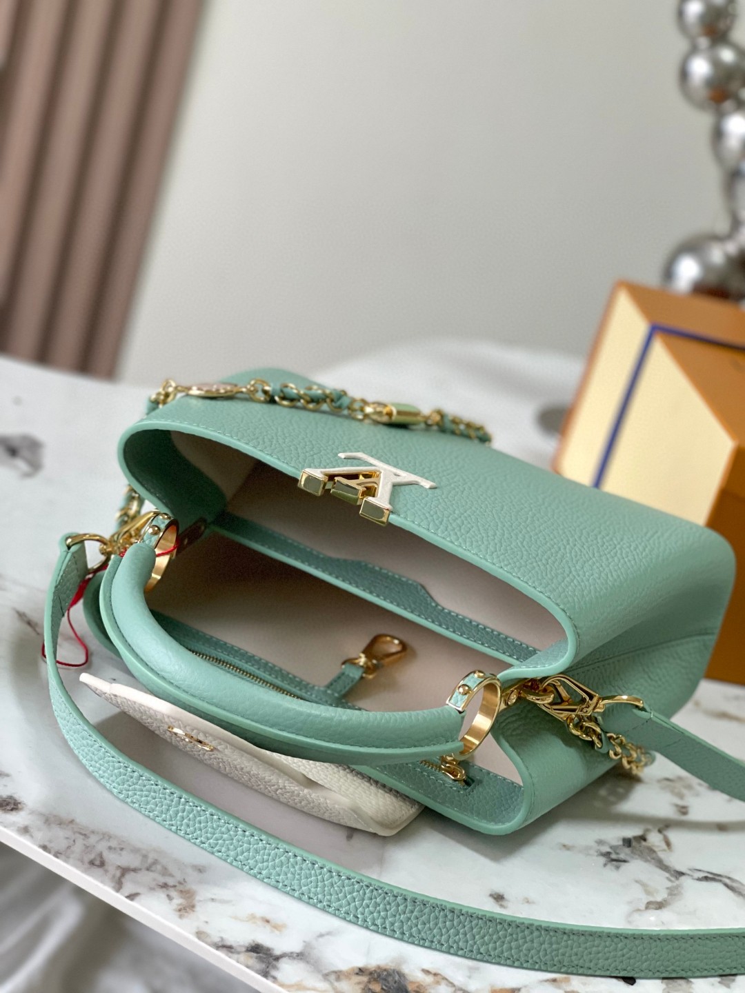 Louis Vuitton M24471M23950 New Capucines BB