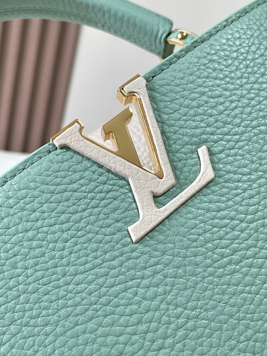 Louis Vuitton M24471M23950 New Capucines BB