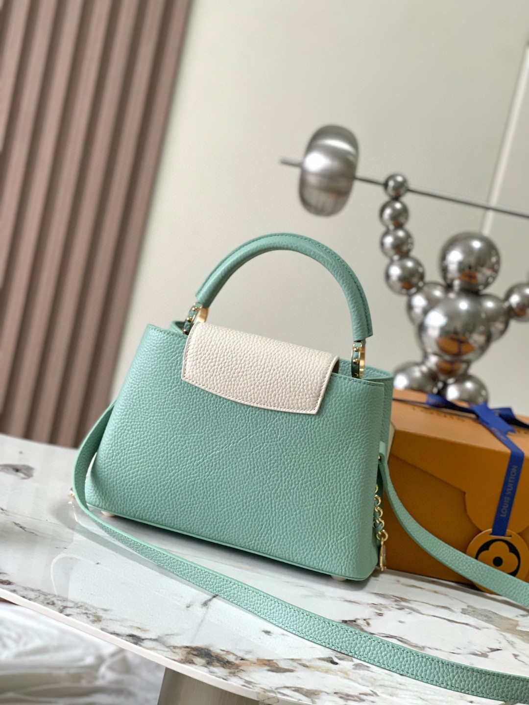 Louis Vuitton M24471M23950 New Capucines BB