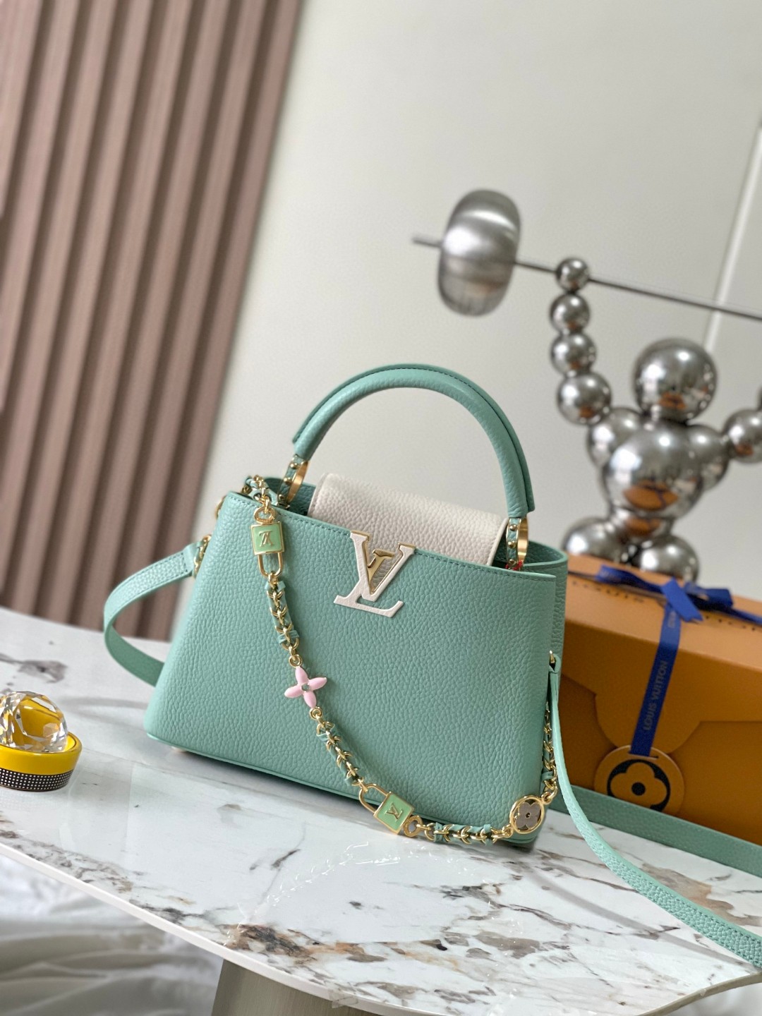 Louis Vuitton M24471M23950 New Capucines BB