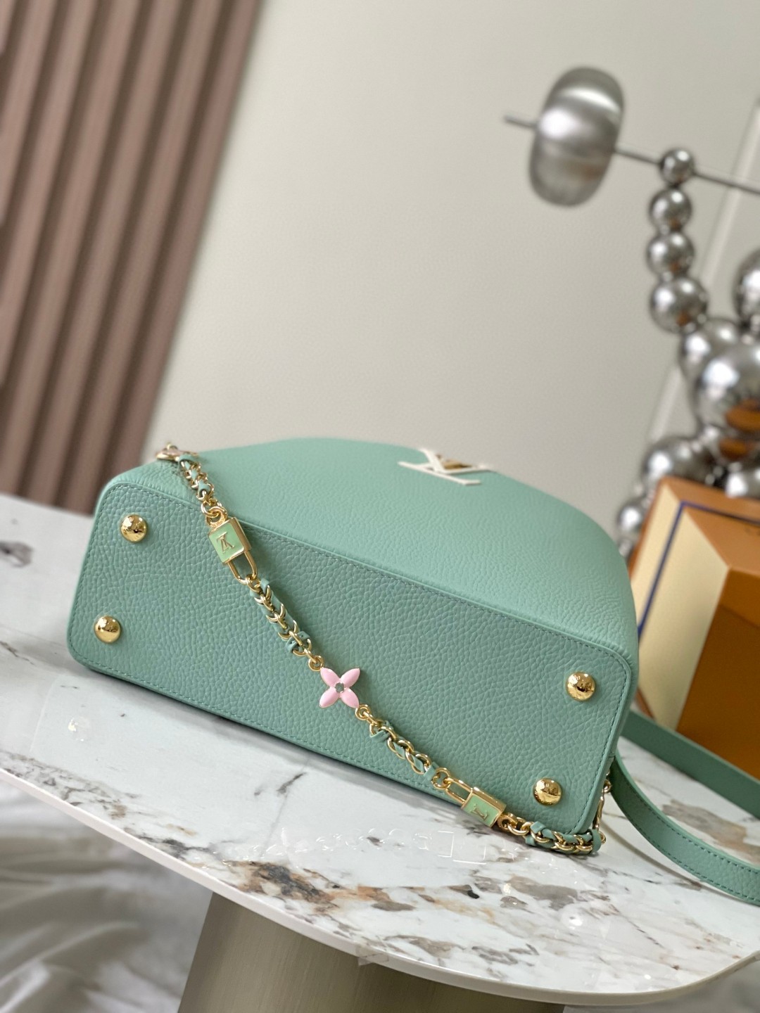 Louis Vuitton M24471 Capucines MM