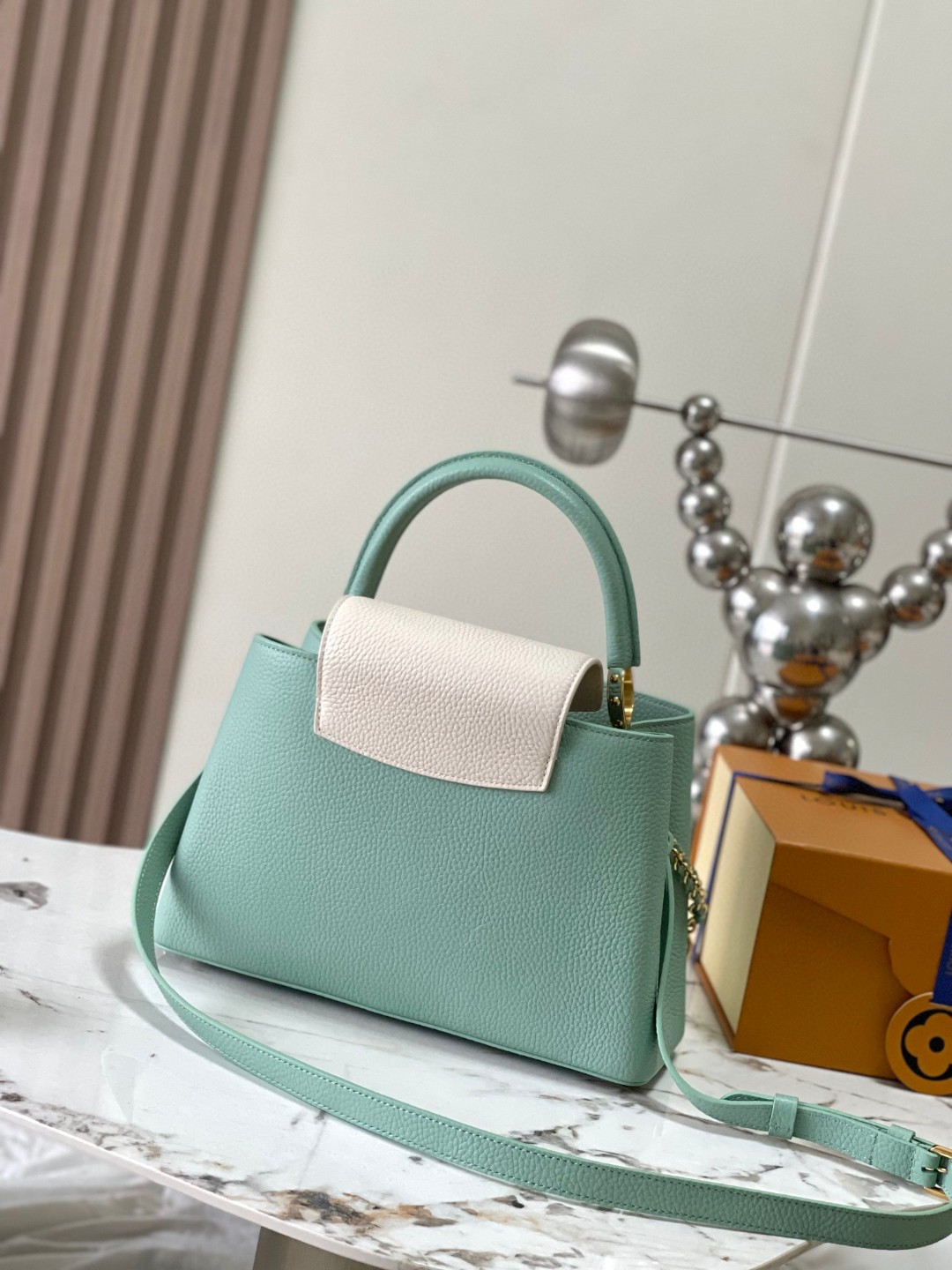 Louis Vuitton M24471 Capucines MM