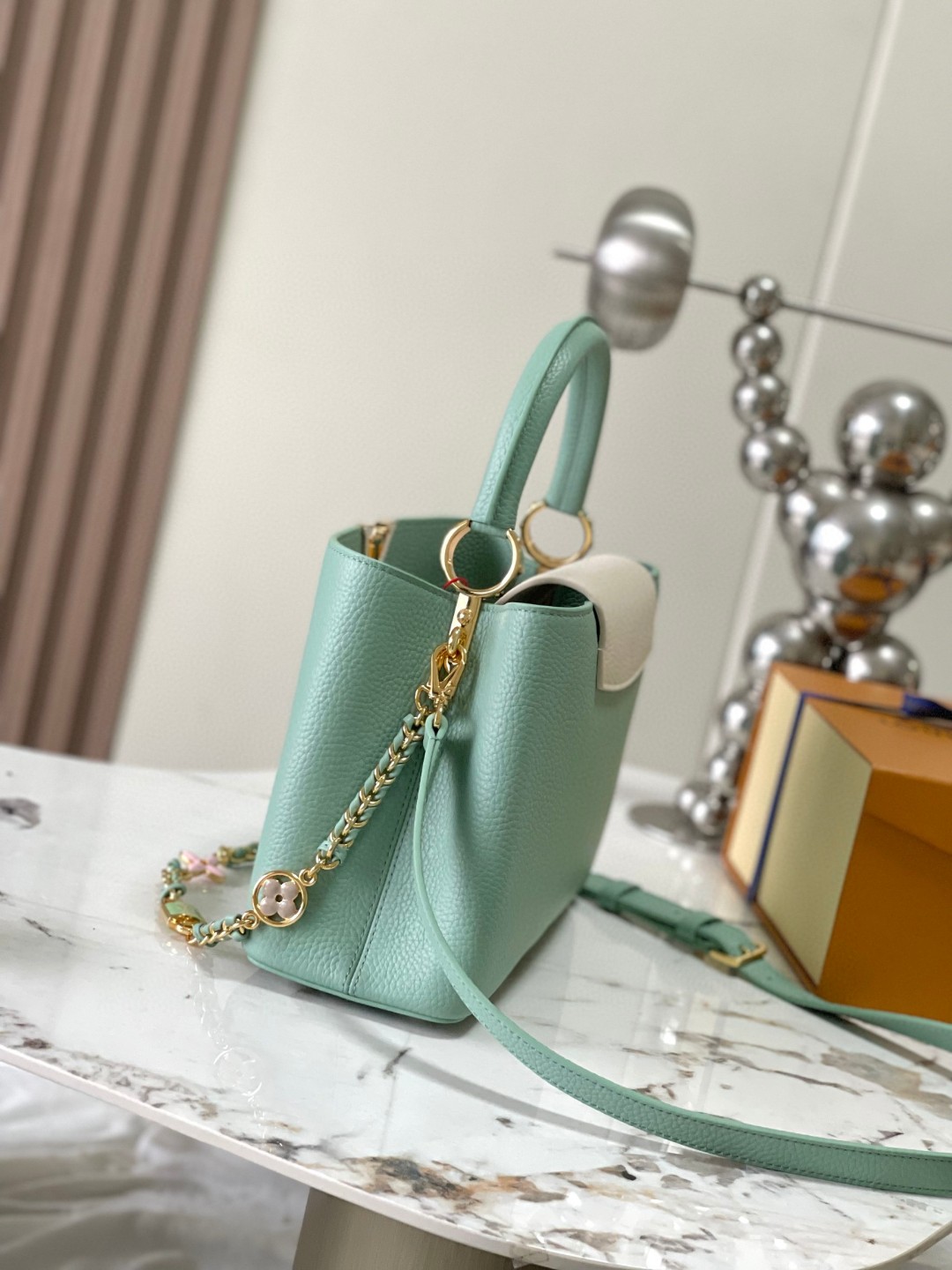 Louis Vuitton M24471 Capucines MM