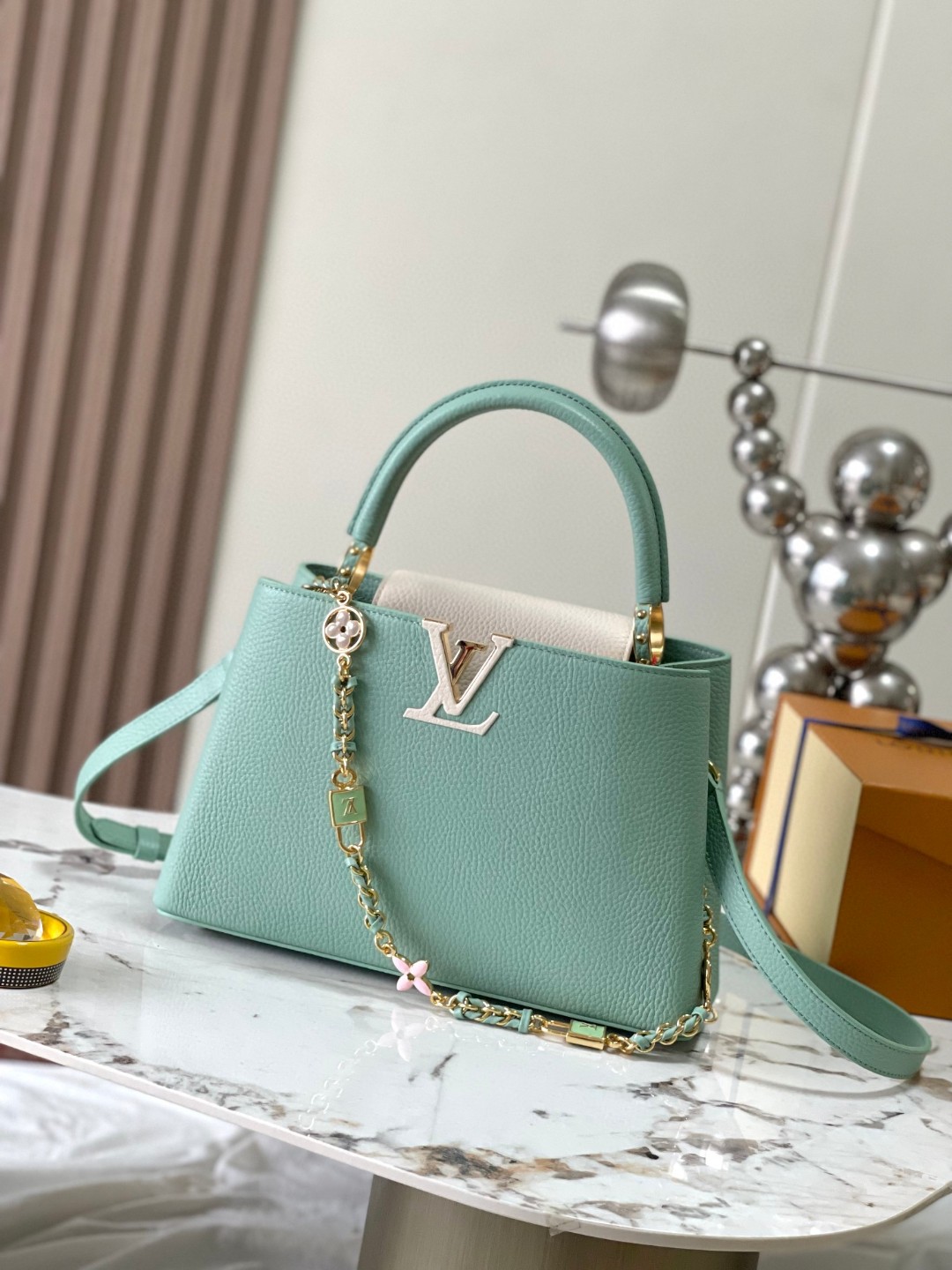 Louis Vuitton M24471 Capucines MM