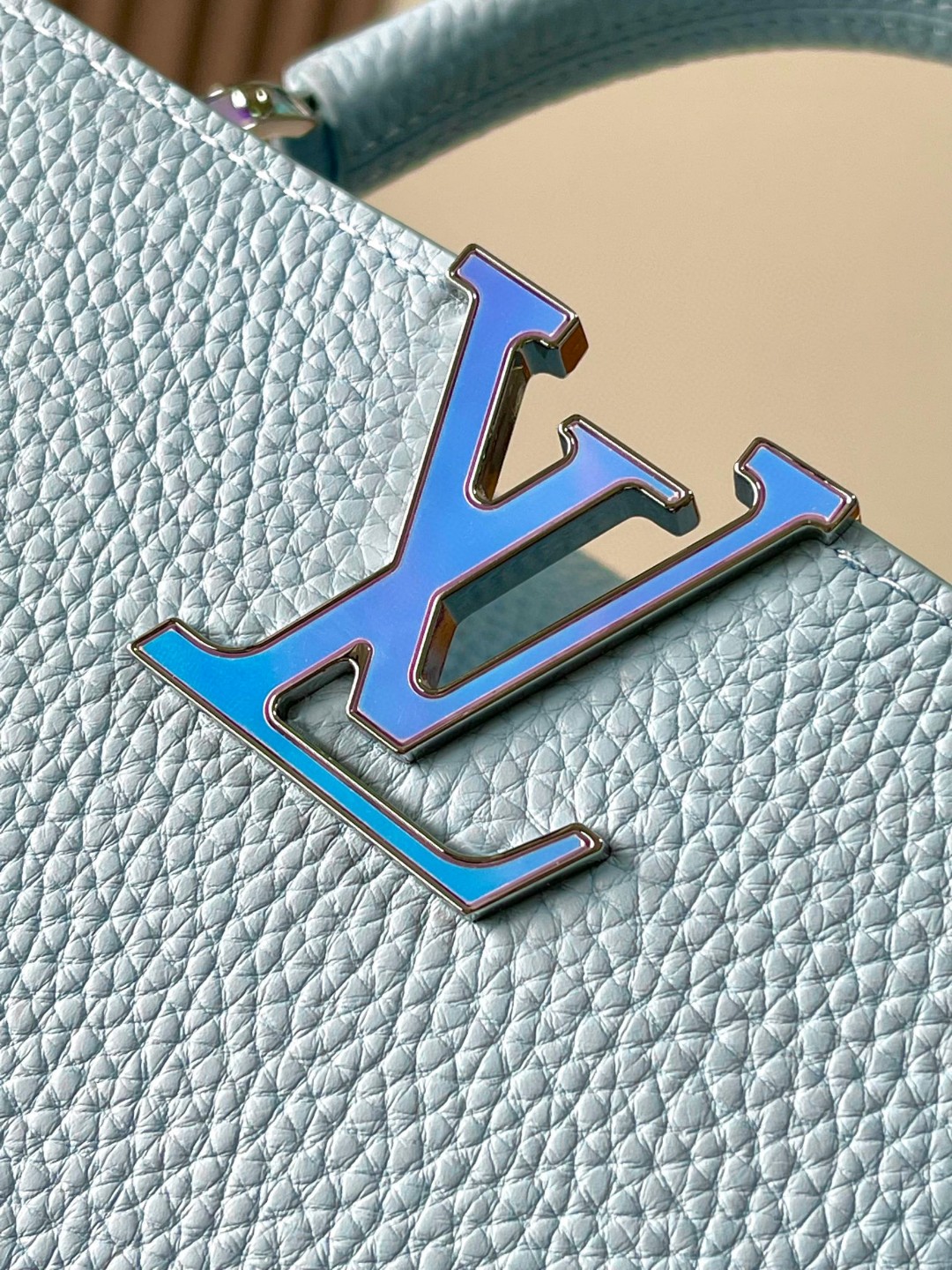 Louis Vuitton M22055 Capucines BB