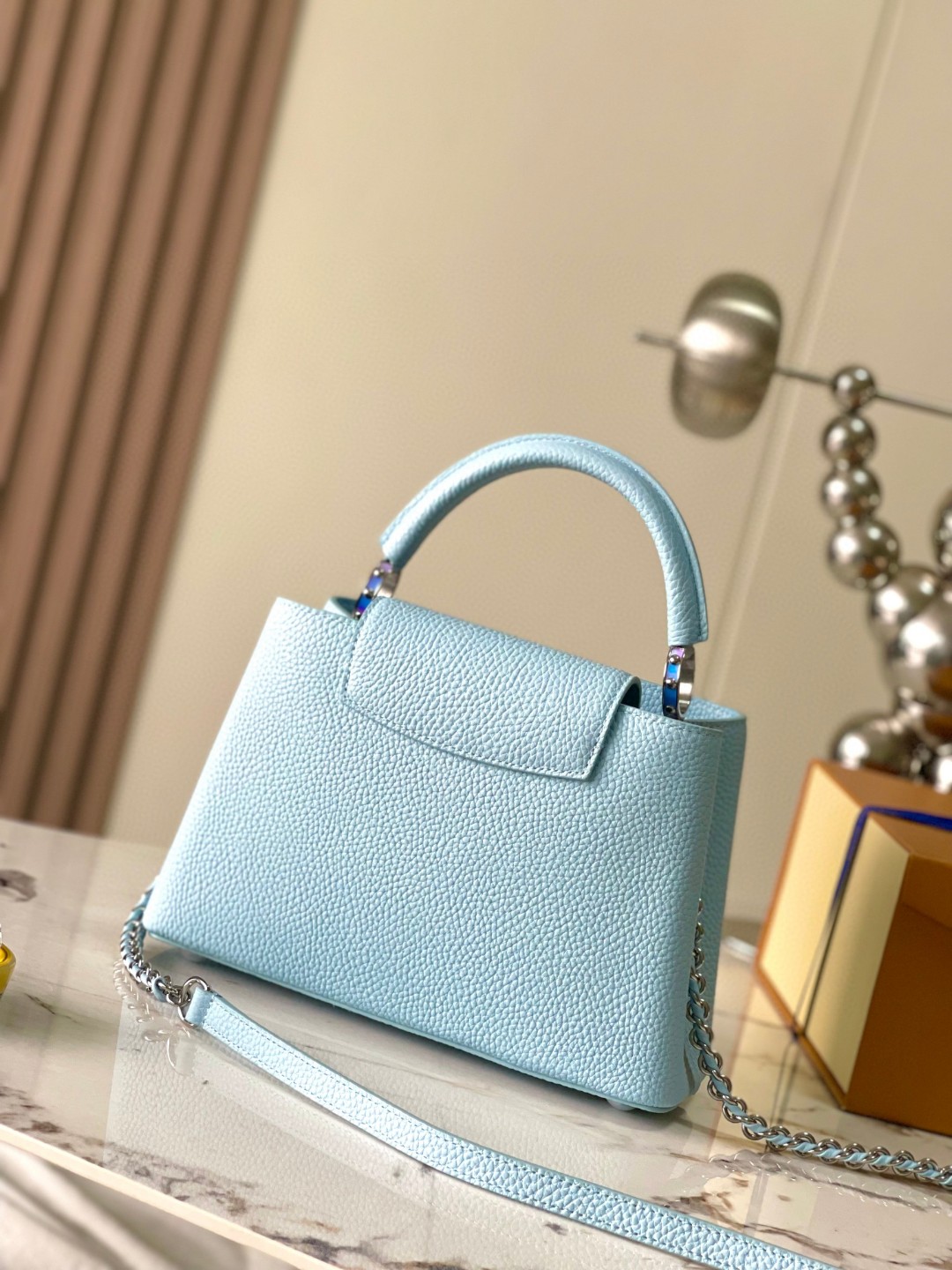 Louis Vuitton M22055 Capucines BB